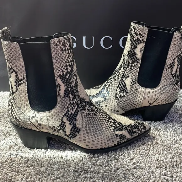 Authentic PAIGE snake leather embossed Chelsea boots sz 7 ankle booties