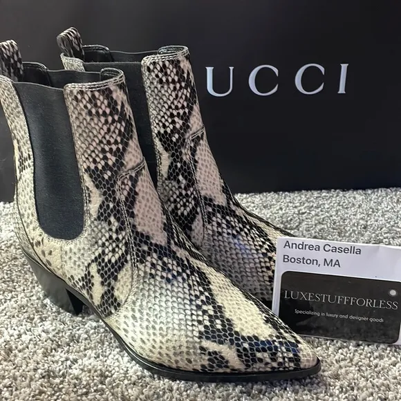 Authentic PAIGE snake leather embossed Chelsea boots sz 7 ankle booties