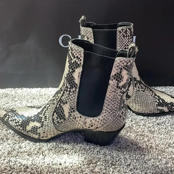 Authentic PAIGE snake leather embossed Chelsea boots sz 7 ankle booties
