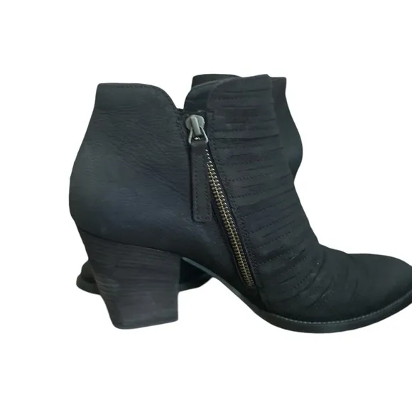 Authentic Paul Green Malibu Sliced Zip Ankle Boots