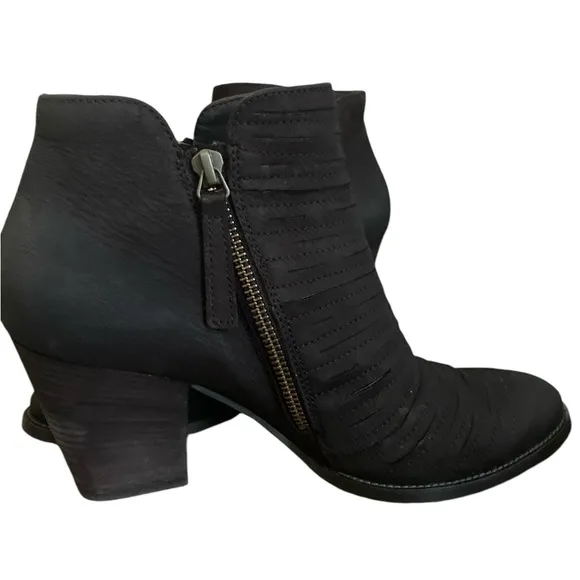 Authentic Paul Green Malibu Sliced Zip Ankle Boots