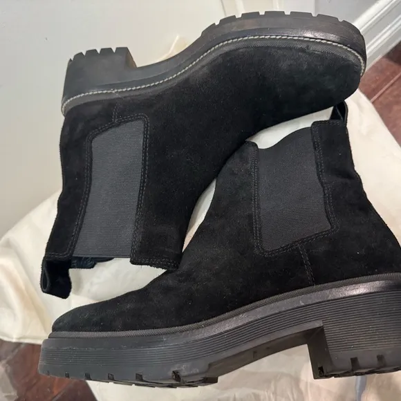 Authentic Tory Burch Chelsea 50mm Lug boots Suede - 8M