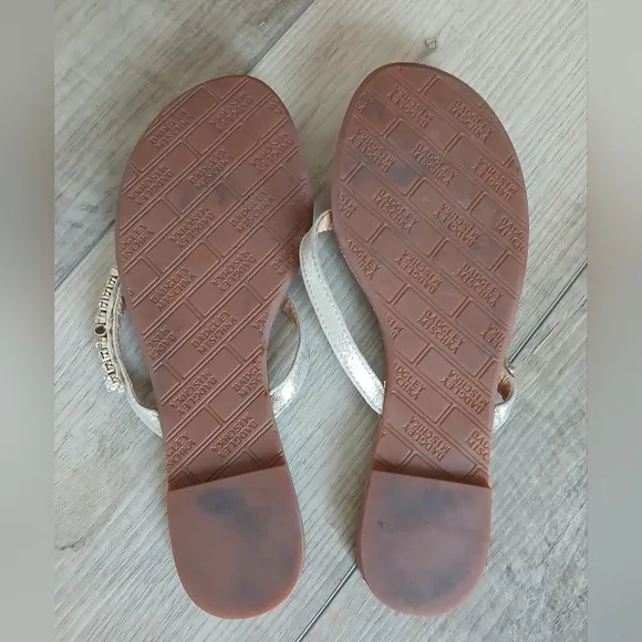 Badgley Mischka Kamryn Leather Sandals. Size 6
