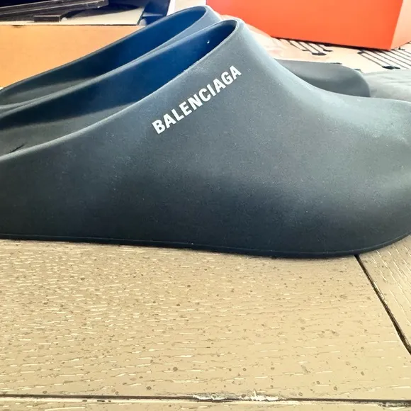 Balenciaga Closed Pool Men’s Black Slides size 41/8