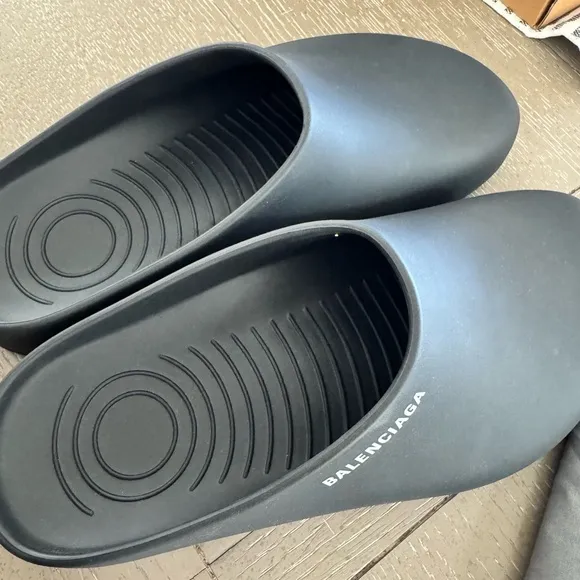 Balenciaga Closed Pool Men’s Black Slides size 41/8