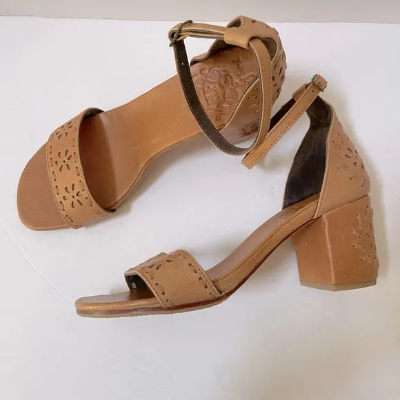 BALI ELF Beautiful Handmade Leather Ankle Strap Sandals Size 7.5