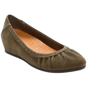 BareTraps Norma Green Faux Suede Wedge Flats 8