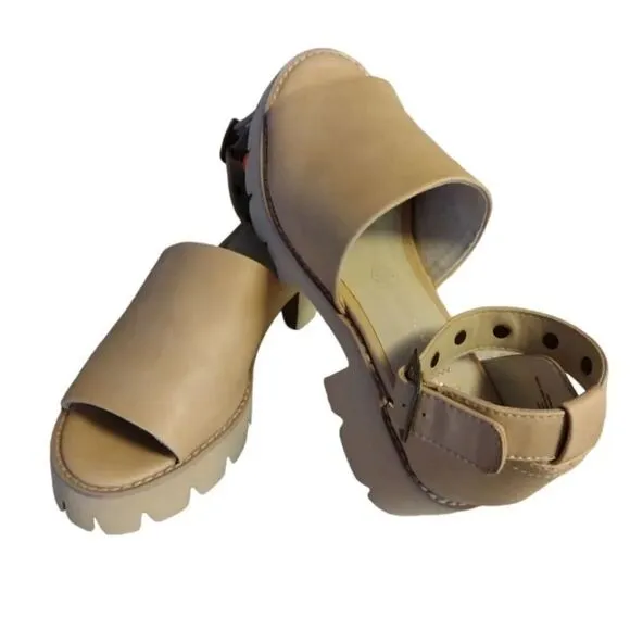 BC Footwear United Studs Tan Chunky Platform Sandals Size 7.5