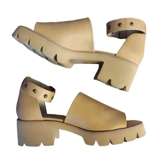 BC Footwear United Studs Tan Chunky Platform Sandals Size 7.5