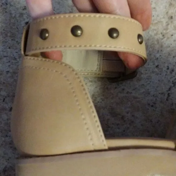 BC Footwear United Studs Tan Chunky Platform Sandals Size 7.5