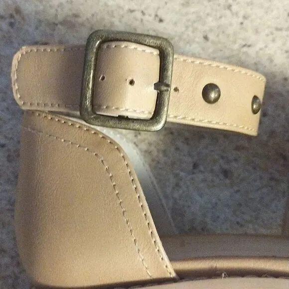 BC Footwear United Studs Tan Chunky Platform Sandals Size 7.5