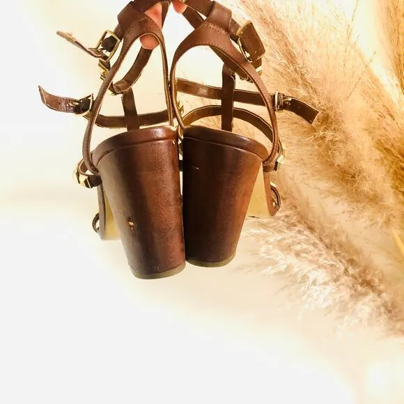 BCBG Brown Leather Gold Metal Studded T- Strap Strappy Sandals Chunky Heel 9