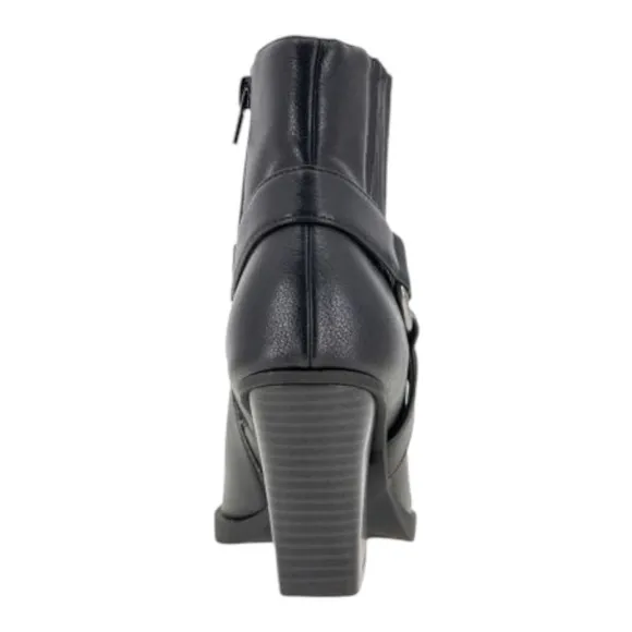 BCBGeneration Black Pointed-Toe Side-Zip Cassidy Western Booties. Size 9.