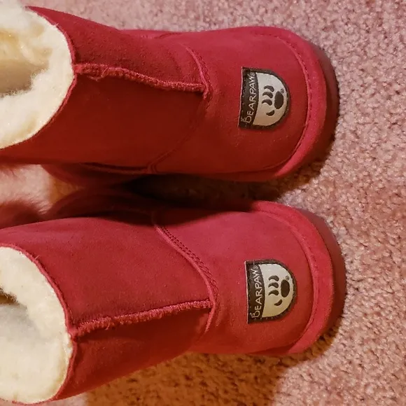 BearPaw Suede Sheepskin Pom Pom Boot with NeverWet in Red. 9.