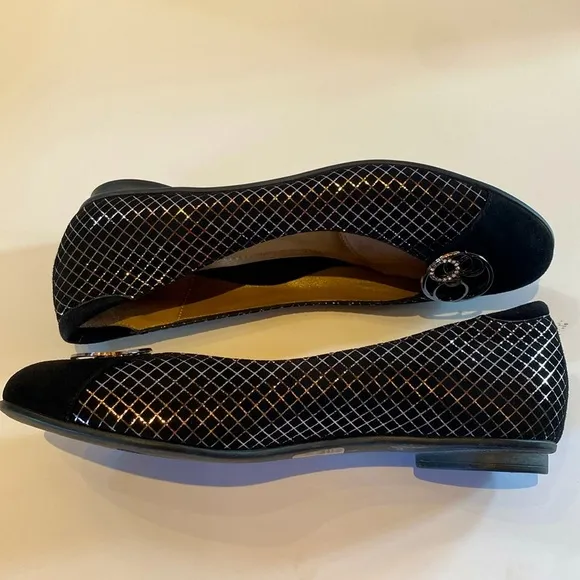 BeautiFeel Black &amp; Gold Suede Leather Medallion Ballet Flats Size 6.5 (37)