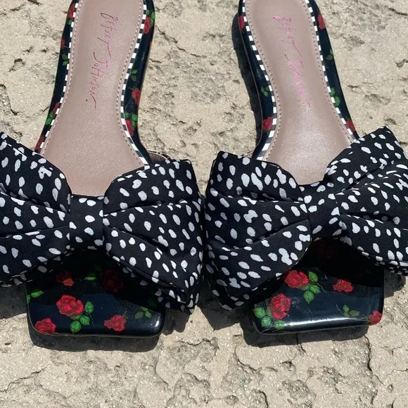 Betsey Johnson daisy big bow slides or flats Y2k vibes &amp; rockabilly roses