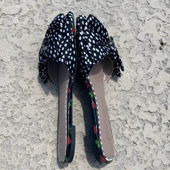 Betsey Johnson daisy big bow slides or flats Y2k vibes &amp; rockabilly roses