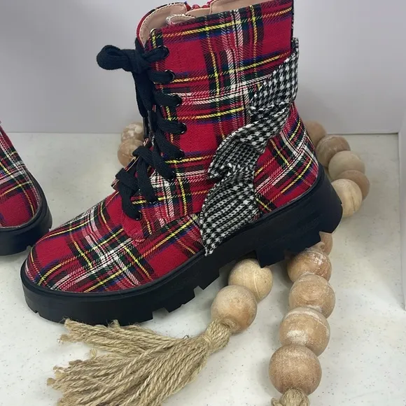 Betsey Johnson ROZEY Side Zip Lace Up Combat Boots with Checkered Print Sz 6.5