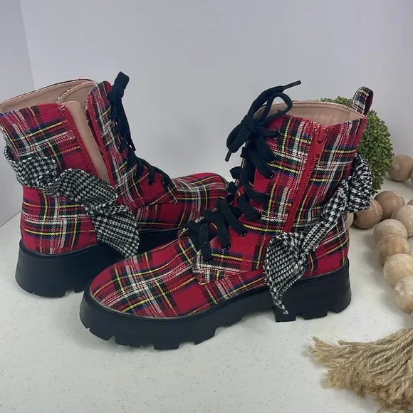 Betsey Johnson ROZEY Side Zip Lace Up Combat Boots with Checkered Print Sz 6.5
