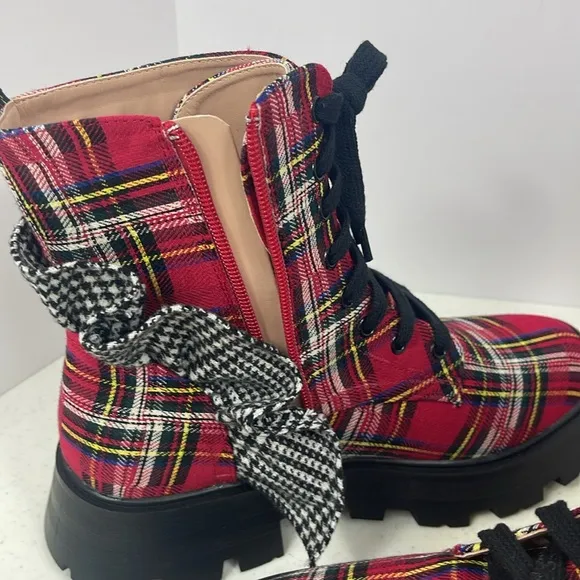 Betsey Johnson ROZEY Side Zip Lace Up Combat Boots with Checkered Print Sz 6.5