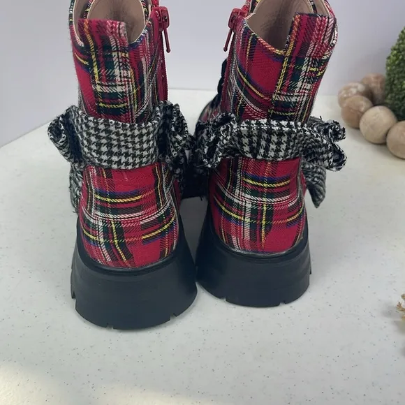 Betsey Johnson ROZEY Side Zip Lace Up Combat Boots with Checkered Print Sz 6.5