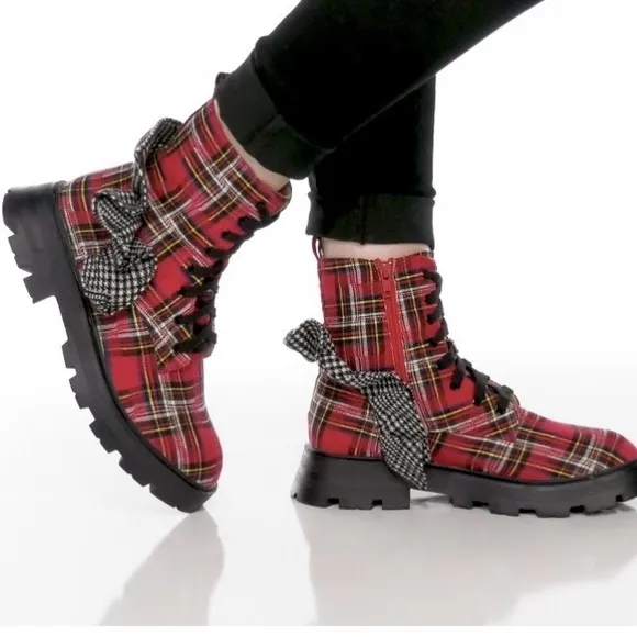 Betsey Johnson ROZEY Side Zip Lace Up Combat Boots with Checkered Print Sz 6.5