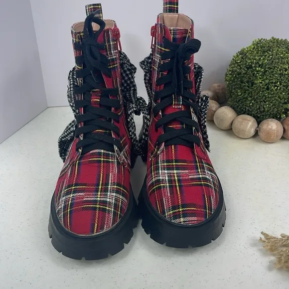 Betsey Johnson ROZEY Side Zip Lace Up Combat Boots with Checkered Print Sz 6.5