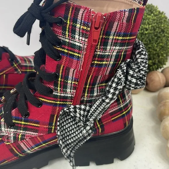 Betsey Johnson ROZEY Side Zip Lace Up Combat Boots with Checkered Print Sz 6.5