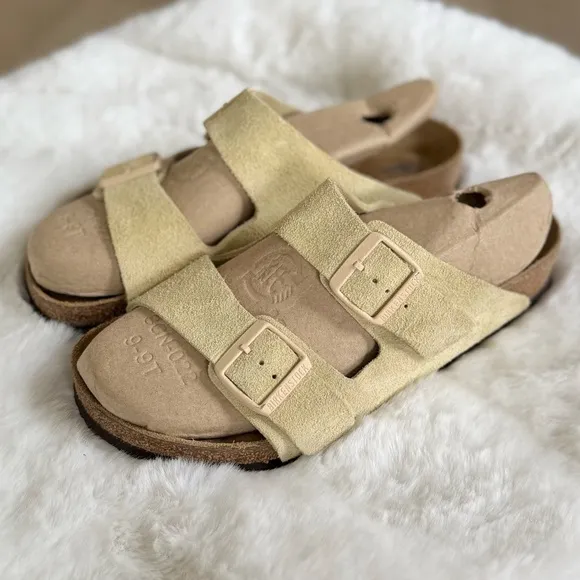 BIRKENSTOCK 41 Arizona Suede Soft Footbed Slides Sandals • Almond Faded Yellow