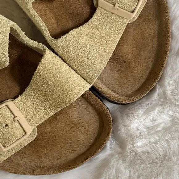 BIRKENSTOCK 41 Arizona Suede Soft Footbed Slides Sandals • Almond Faded Yellow