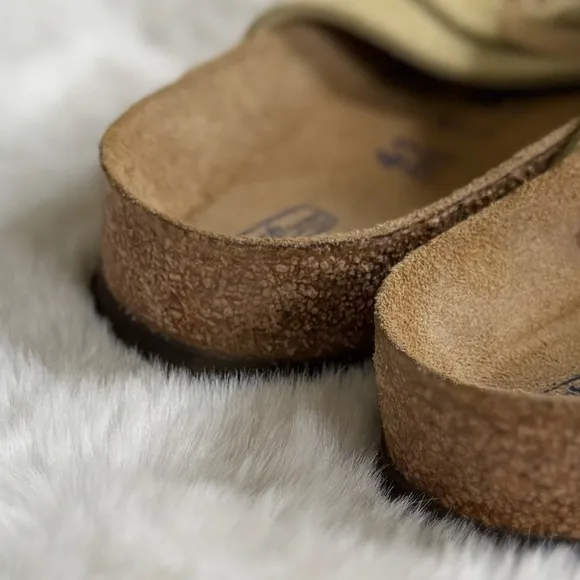 BIRKENSTOCK 41 Arizona Suede Soft Footbed Slides Sandals • Almond Faded Yellow