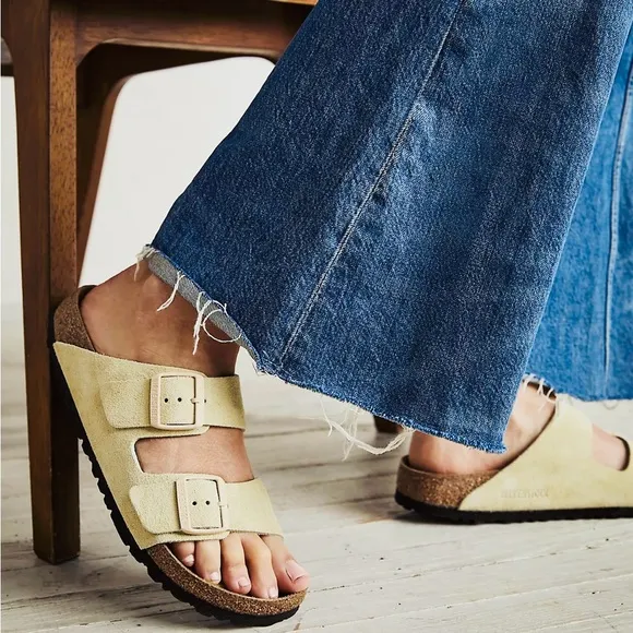 BIRKENSTOCK 41 Arizona Suede Soft Footbed Slides Sandals • Almond Faded Yellow