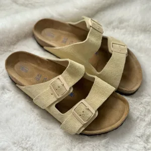 BIRKENSTOCK 41 Arizona Suede Soft Footbed Slides Sandals • Almond Faded Yellow