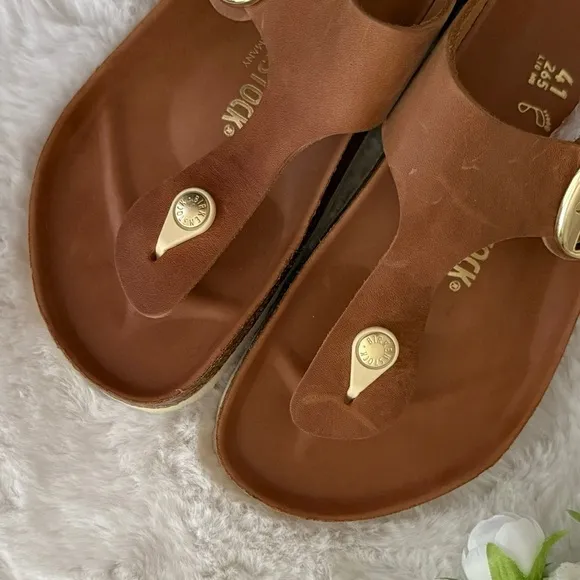 BIRKENSTOCK 41 Gizeh Big Buckle Oiled Leather In Cognac • Slides Sandals Brown