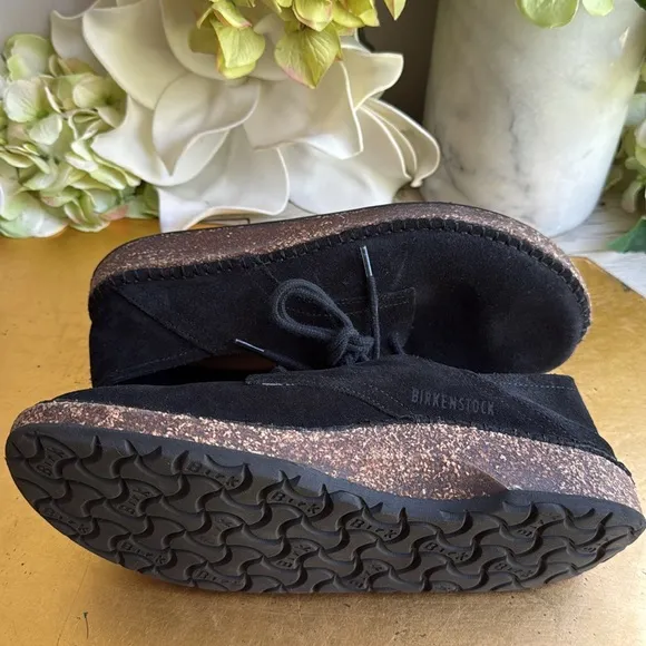 Birkenstock Gary Flats in Black Suede