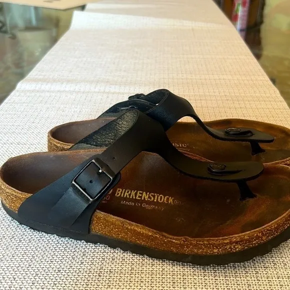 BIRKENSTOCK WOMEN - black birko-flor gizeh sandals, size39