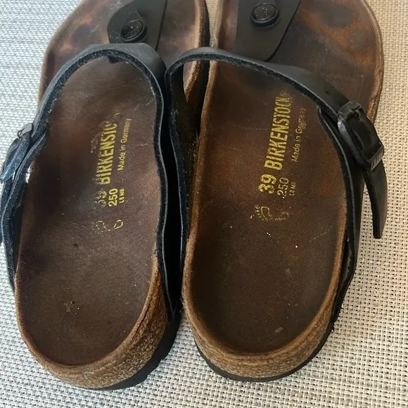 BIRKENSTOCK WOMEN - black birko-flor gizeh sandals, size39