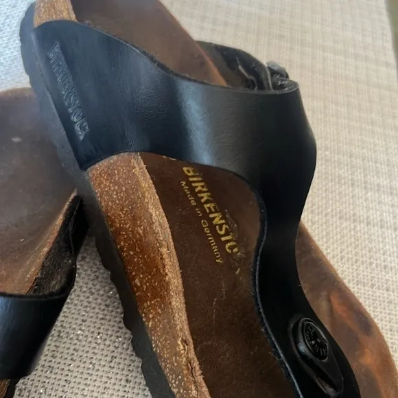 BIRKENSTOCK WOMEN - black birko-flor gizeh sandals, size39