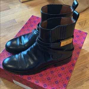 Black Leather Tory Burch Chelsea Boots - 10