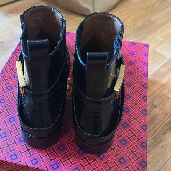 Black Leather Tory Burch Chelsea Boots - 10