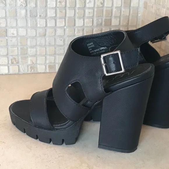 Black Platform Sandals with Chunky Heel and Adjustable Straps