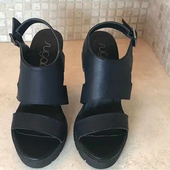Black Platform Sandals with Chunky Heel and Adjustable Straps