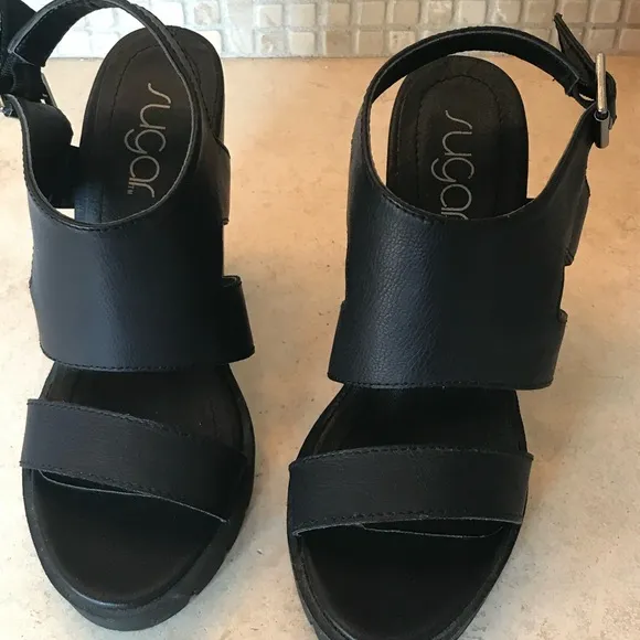 Black Platform Sandals with Chunky Heel and Adjustable Straps