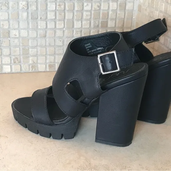 Black Platform Sandals with Chunky Heel and Adjustable Straps