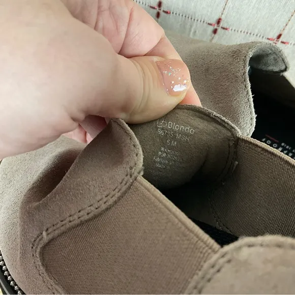 Blondo “Robin” Waterproof Beige Suede Flats Women’s Size 6 NWOT B6735 MSH