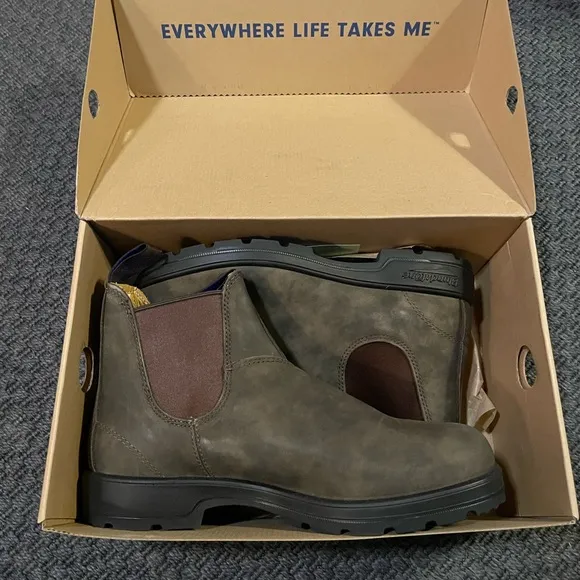 Blundstone Brown Chelsea Boots with Elastic Panels