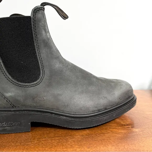 Blundstone Chelsea 1308 chisel toe boots in rustic black/grey