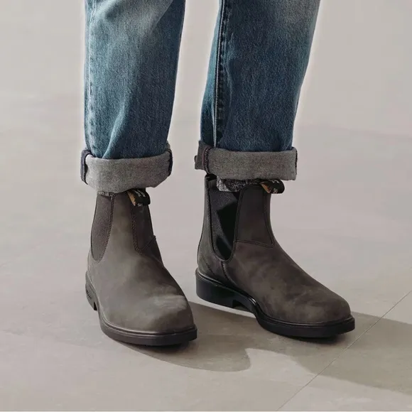 Blundstone Chelsea 1308 chisel toe boots in rustic black/grey