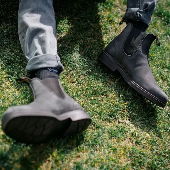 Blundstone Chelsea 1308 chisel toe boots in rustic black/grey