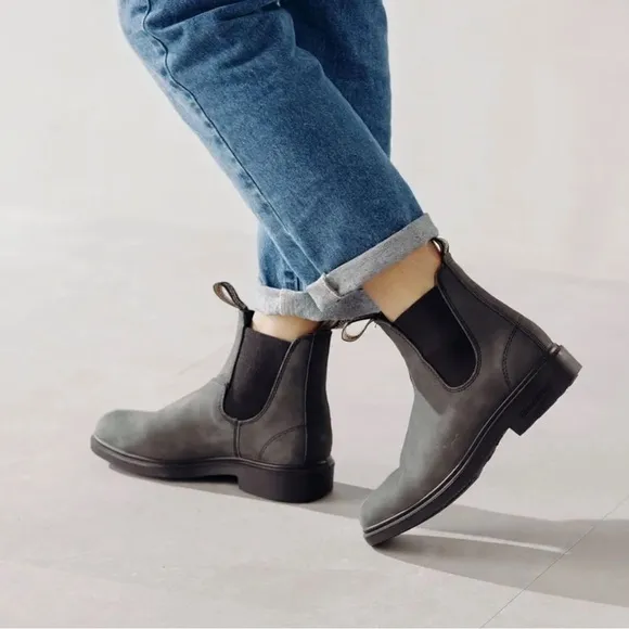Blundstone Chelsea 1308 chisel toe boots in rustic black/grey
